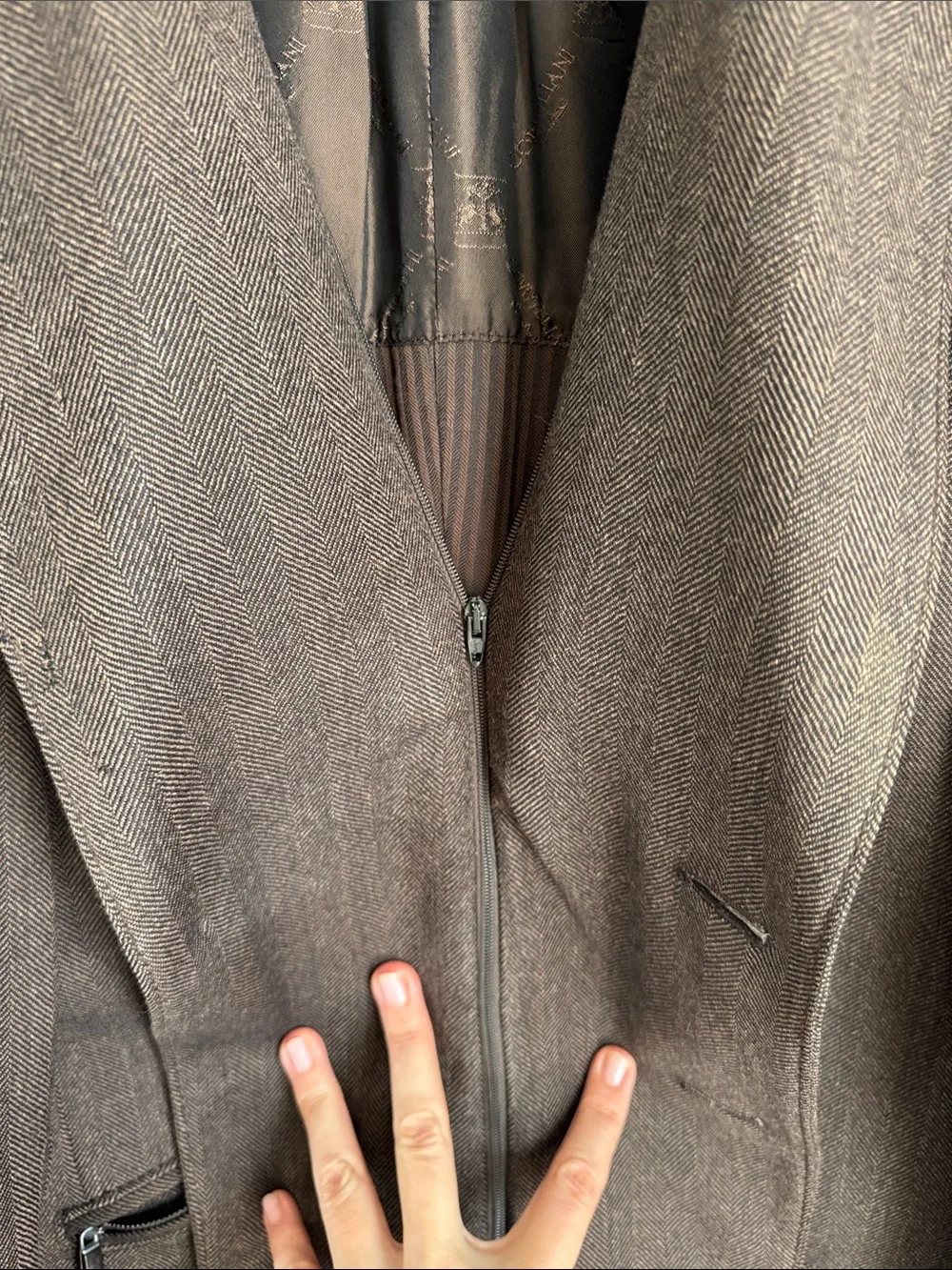 Corneliani ID Men’s Herringbone Blazer 95% wool  5% Cashmere Brown Italy US 46R
